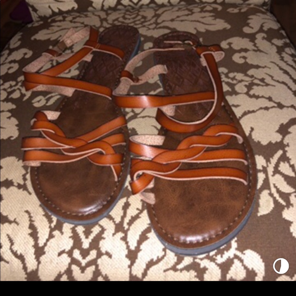 Sandals fits size 9 women’s